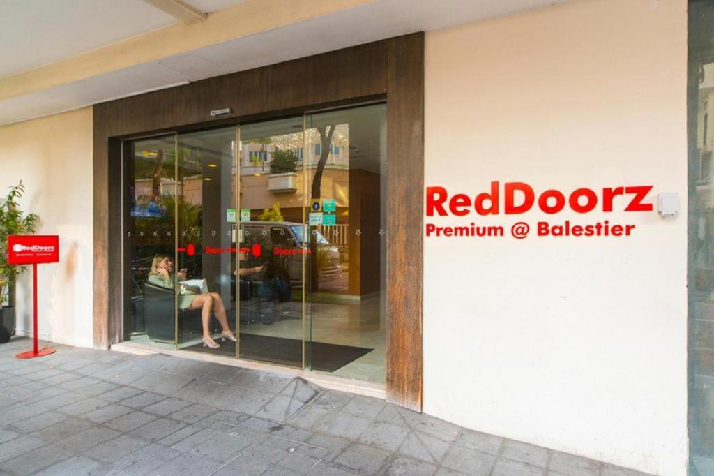 Reddoorz Premium @ Balestier Hotel Singapore Exterior photo