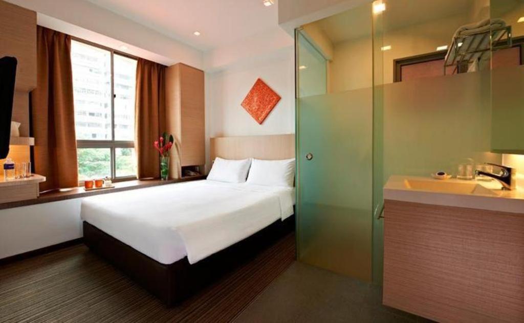 Reddoorz Premium @ Balestier Hotel Singapore Exterior photo