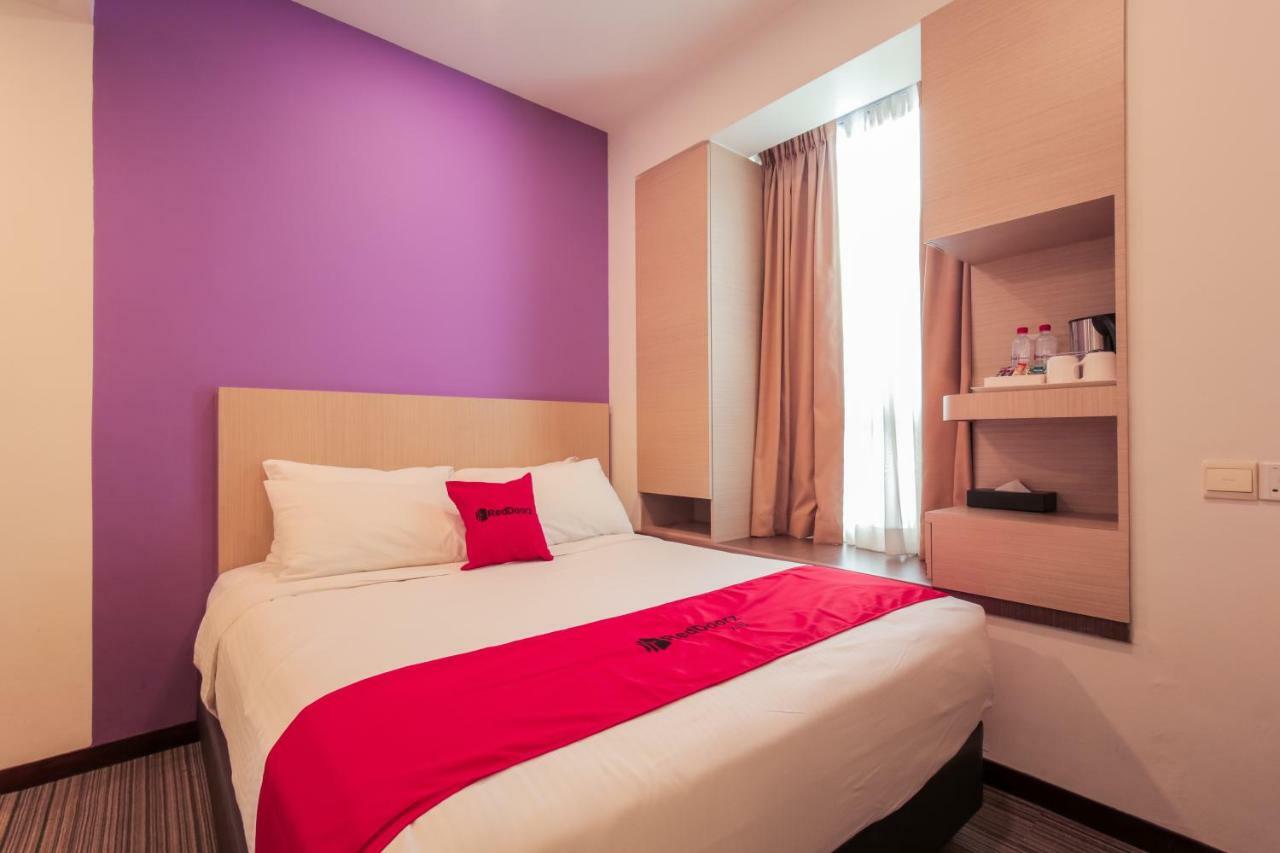 Reddoorz Premium @ Balestier Hotel Singapore Exterior photo