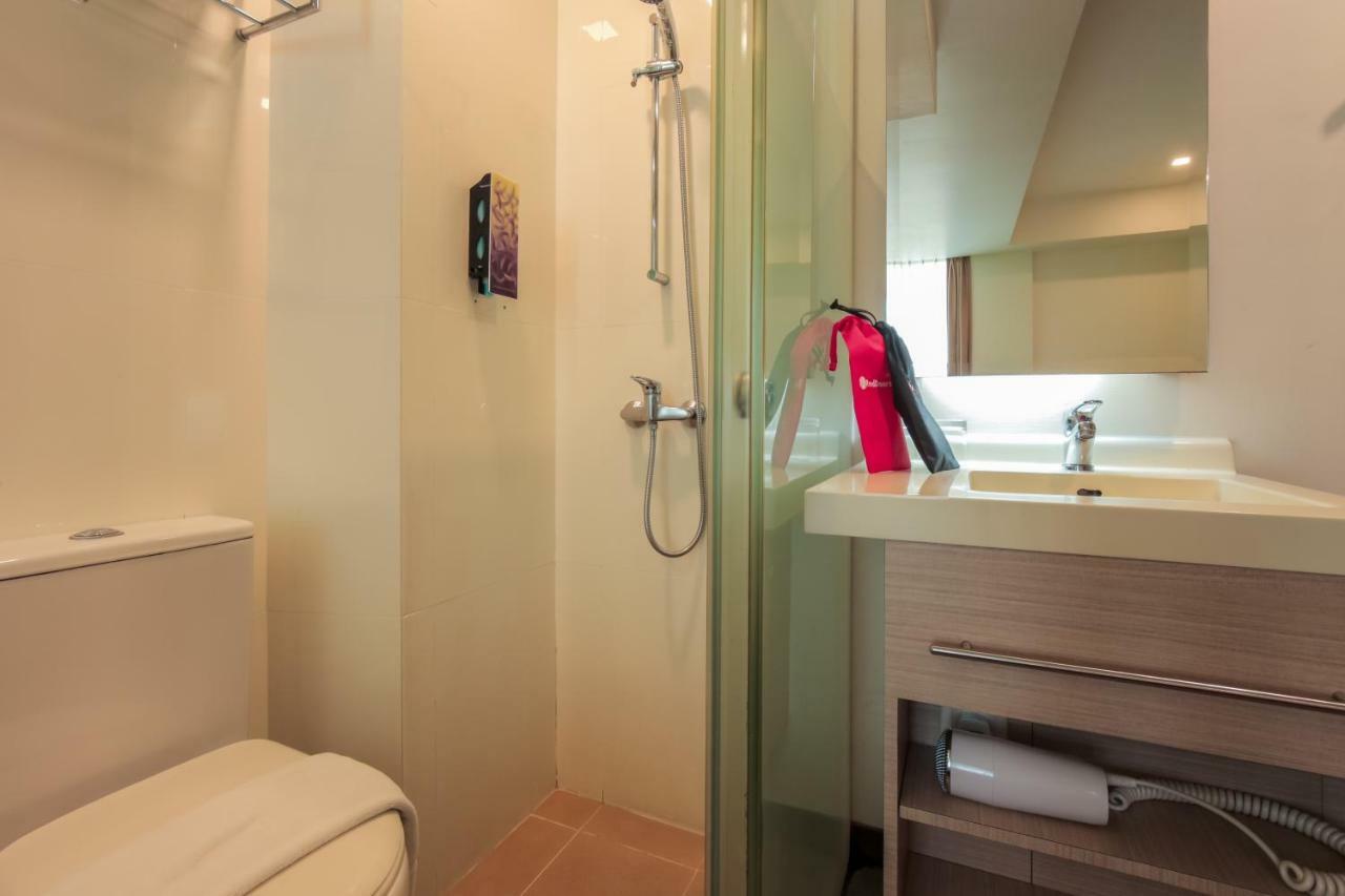 Reddoorz Premium @ Balestier Hotel Singapore Room photo