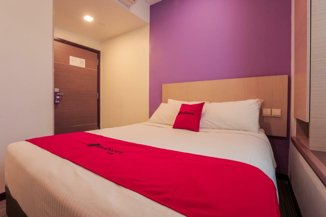 Reddoorz Premium @ Balestier Hotel Singapore Room photo