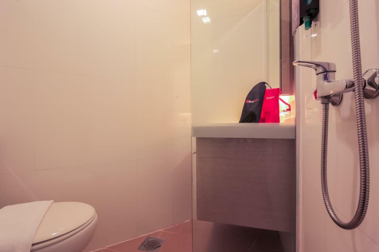 Reddoorz Premium @ Balestier Hotel Singapore Room photo